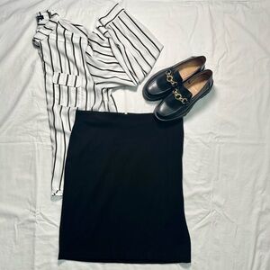 Philosophy Black with A Gold Zipper Pencil Skirt Stretchy Size 10